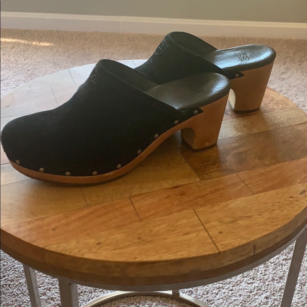 Ugh Clogs - image 3